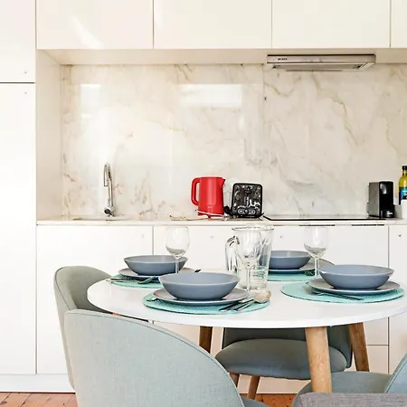 Lovelystay - Cativo Studio Downtown By Metro Station Apartment *